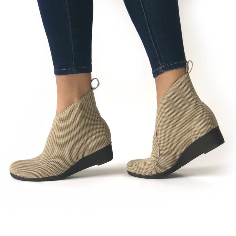 Borne Lightweight Tan Wedge Ankle Boots NWOT